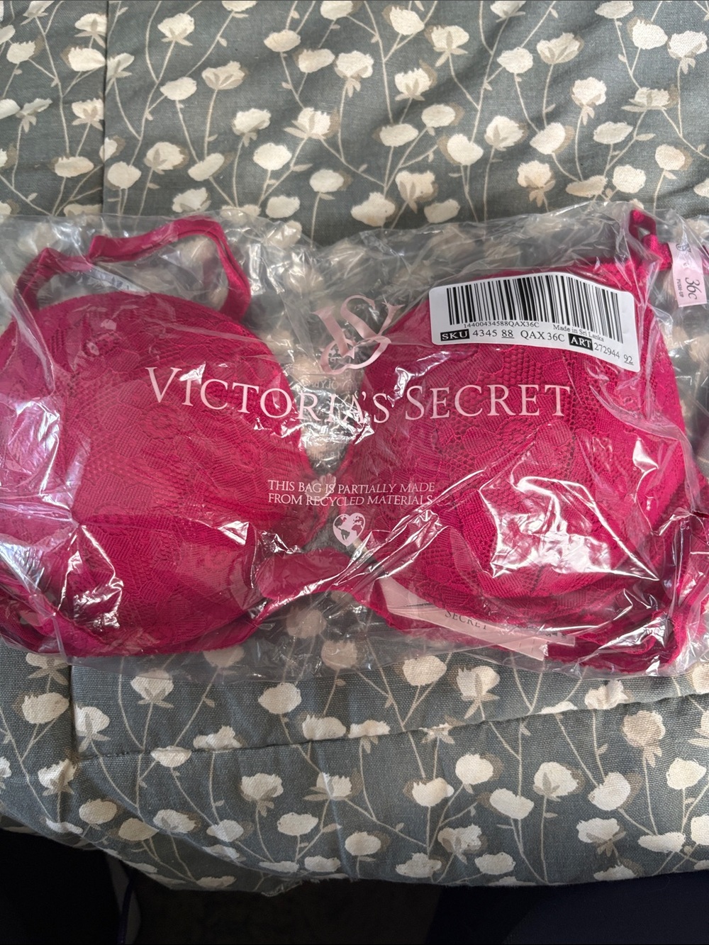 7️⃣0️⃣7️⃣ Victoria's Secret Fuchsia Lace Underwire Bra